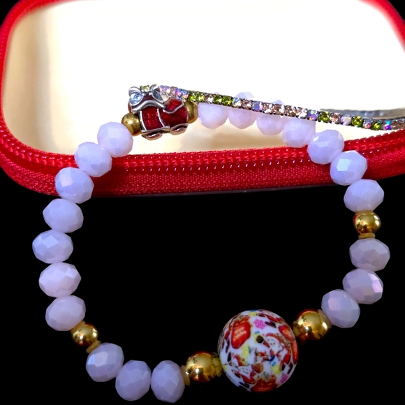 Set of two Christmas bracelets. Austrian crystals. Silicone main bead and 18k... - Picture 8 of 10